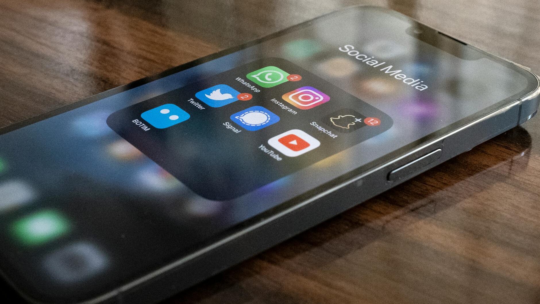 social media in smartphone